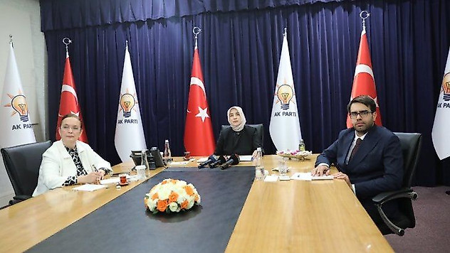 AK Parti'de siyasi partiler arası bayramlaşma video telekonferans yöntemiyle gerçekleşti