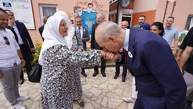 AK Parti Genel Başkan Vekili Kurtulmuş, Srebrenitsa annelerini ziyaret etti