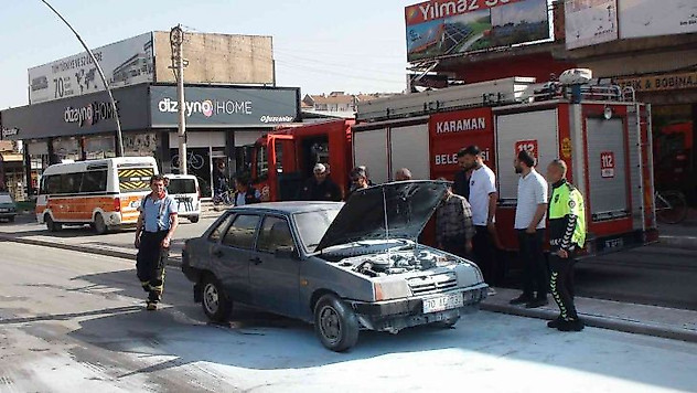 Alev alan otomobil yangın tüpü sayesinde yanmaktan kurtarıldı