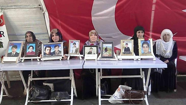 Altı bayramdır oğlundan uzak olan baba, evlat nöbetini sürdürüyor