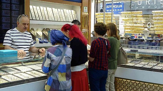 Altının gram fiyatının bin TL'nin altına gerilemesi kuyumcuları hareketlendi