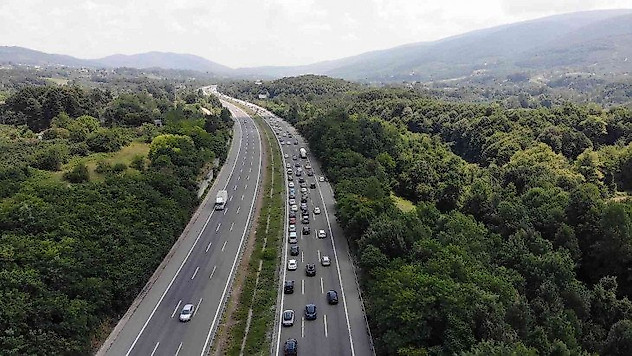 Anadolu Otoyolu'nda tatilci yoğunluğu trafiği durma noktasına getirdi