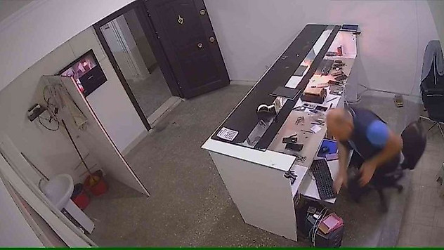 Ankara'da cep telefonu bataryasının patlama anı güvenlik kameralarına yansıdı