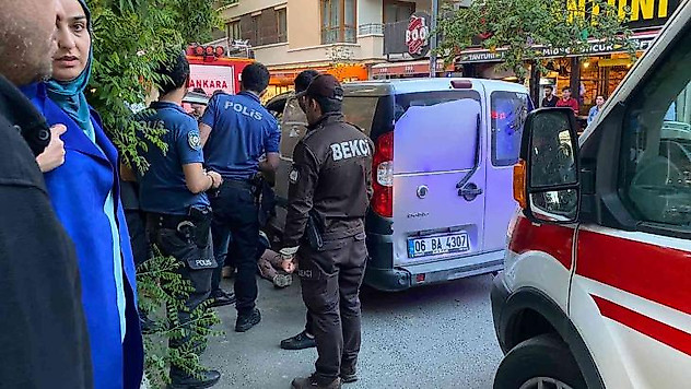 Ankara'da feci kaza: Anne ve kızına otomobil çarptı