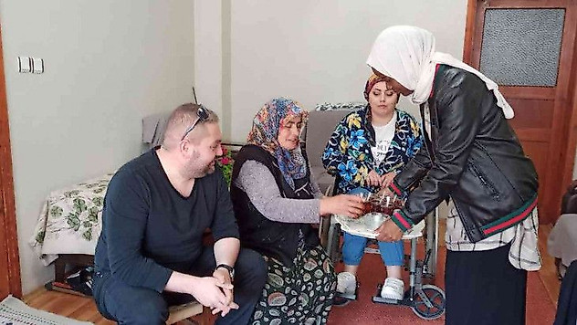 Anneler Günü'nü annelerinden 8 bin kilometre uzakta kutladılar