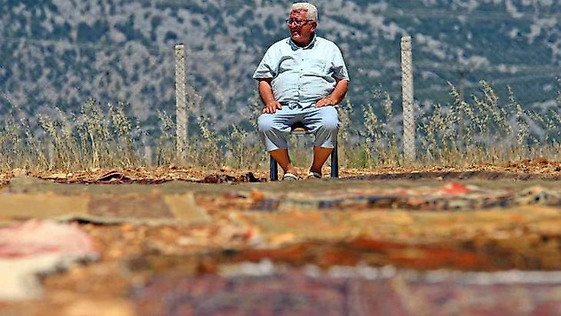 Antalya'da tarlalarda milyonluk 'organik halı' nöbeti