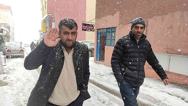 Ardahan'da kar yağışı nedeniyle 106 köy yolu ulaşıma kapandı