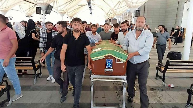 Arkadaşına yardım etmek isteyen 20 yaşındaki genç canından oldu