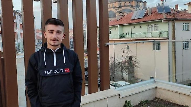 Arkadaşını 53 bıçak darbesiyle öldüren genç tutuklandı