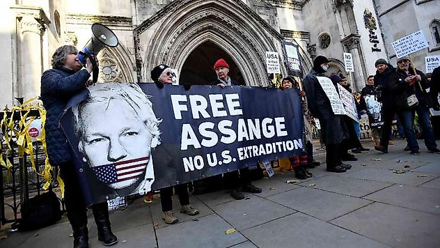 Assange ile görüşen ABD'li gazeteci ve avukatlar gözetlendikleri iddiası ile CIA'ye dava açtı