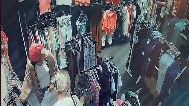 Ataşehir'de müşteri kılığındaki 4 kadın 8 dakikada 54 giysi çaldı