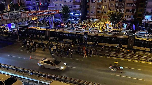 Avcılar'da metrobüsler kafa kafaya çarpıştı: 42 yaralı