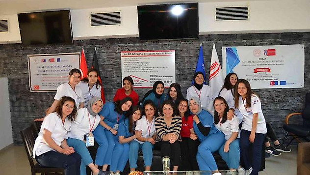 Avrupa'nın ilk ve tek kadın yapay kalp cerrahı Gürsoy, Almanya'da öğrencilerle buluştu