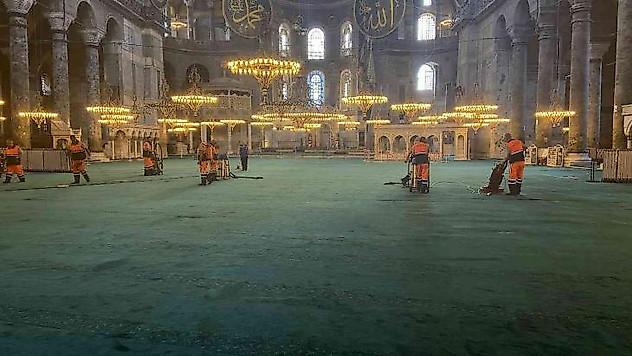 Ayasofya-i Kebir Camii'nde Kurban Bayramı temizliği