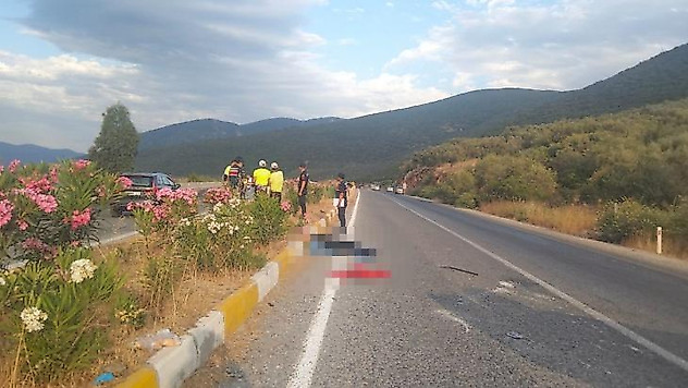 Aydın'da karşı şeride geçen otomobil takla attı: 1 ölü, 4 yaralı