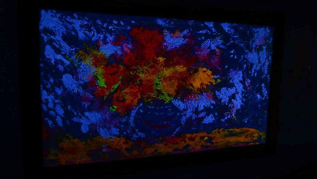 Azerbaycan'daki ilk neon sanatları müzesi 'Farhouse' görenleri hayran bıraktı