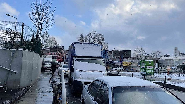Bahçelievler'de kar yağışı aralıklarla devam ediyor