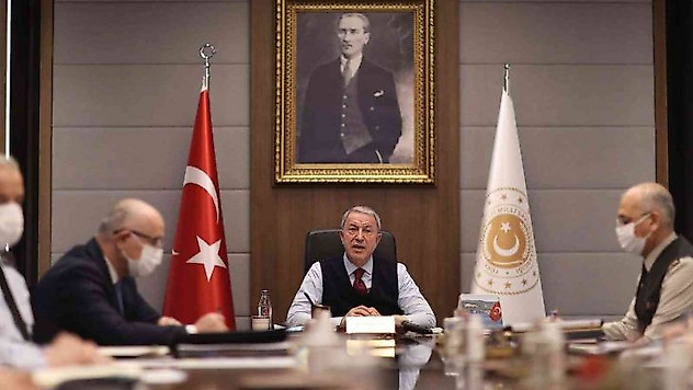 Akar kuvvet komutanları ile toplantı yaptı