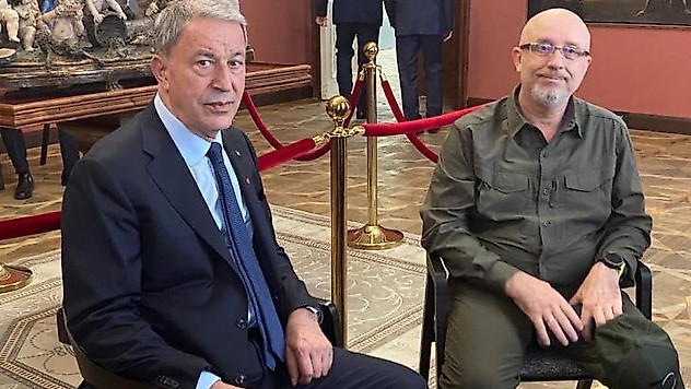 Bakan Akar, Lviv'de Ukraynalı mevkidaşı Reznikov ile görüştü