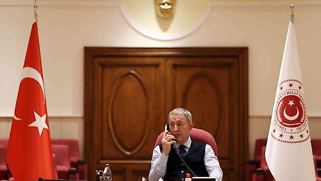 Bakan Akar, Ukraynalı mevkidaşı Reznikov ile görüştü