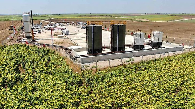 Bakan Dönmez: 'Enerjide dışa bağımlılığımızı azaltacak her bir varile ihtiyacımız var'