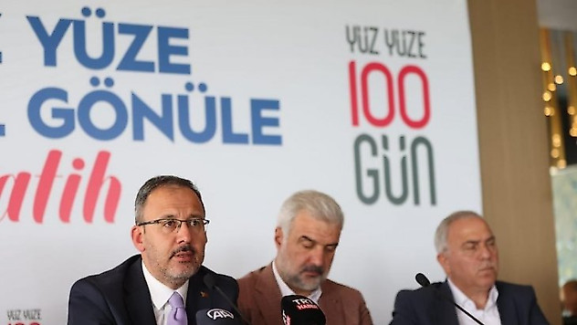 Bakan Kasapoğlu Fatih'te vatandaşlarla bir araya geldi