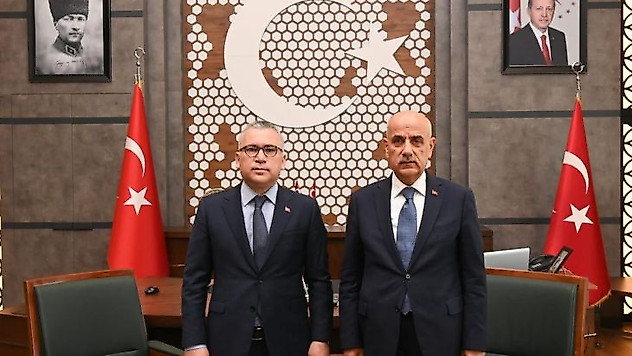 Bakan Kirişci Niğde'de çiftçilere kuru fasulye tohumu dağıttı