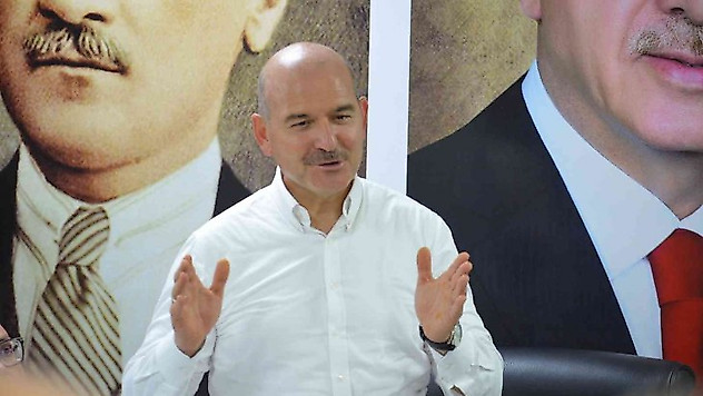 Bakan Soylu: 'Bir tane masada toplanmışlar, örtü altından birbirlerini bıçaklıyorlar'