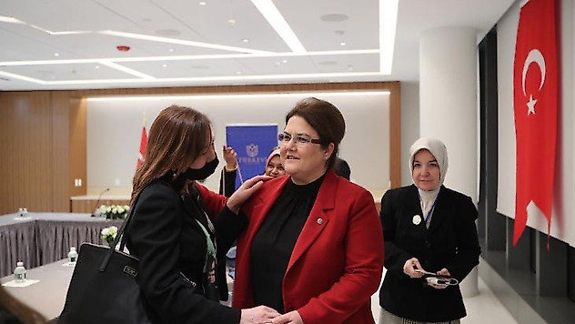 Bakan Yanık, New York'ta kadın kanaat önderleri ile bir araya geldi