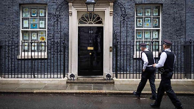 Bakanlardan Başbakanlık Ofisi'ne çıkarma: Johnson'a istifa baskısı