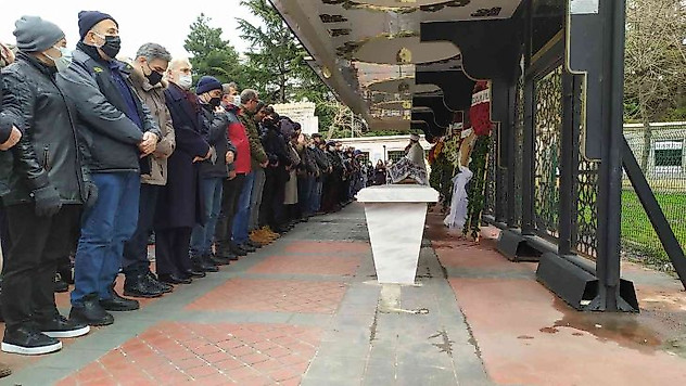 Bakırköy'de AVM'de öldürülen Yağmur Sönmez son yolculuğuna uğurlandı