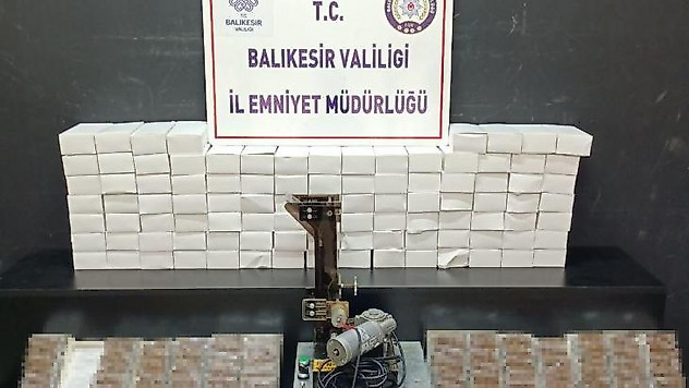 Balıkesir'de 6 bin adet doldurulmuş makaron ele geçirildi