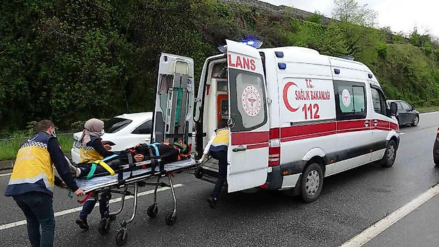 Bariyerler bayram günü faciayı önledi: 2'si çocuk 5 yaralı