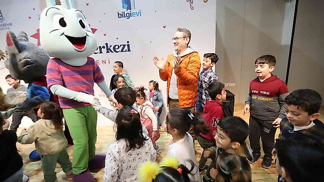 Başakşehir'de annelerin de çocukların da yüzü gülüyor
