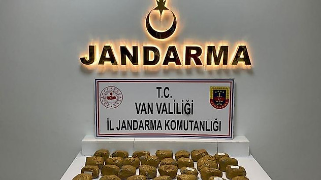 Başkale'de 18 kilo 321 gram toz esrar ele geçirildi