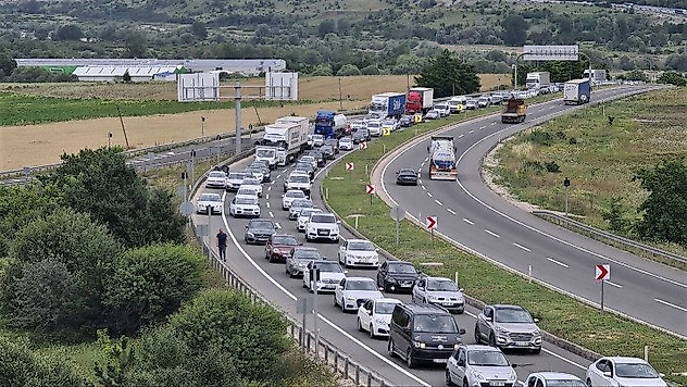 Bayram dönüşü başladı, 50 kilometrelik araç kuyruğu oluştu