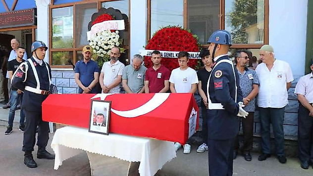 Bayram iznine gelirken hayatını kaybeden Uzman Çavuş son yolculuğuna uğurlandı