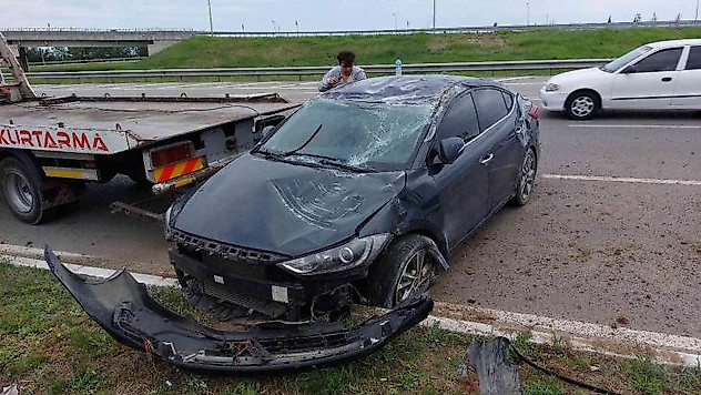 Bayram ziyaretine giderken kaza yaptılar: 3 yaralı