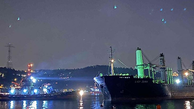 Bebek sahilinde karaya oturan gemi kurtarıldı: İstanbul Boğazı gemi trafiğine açıldı