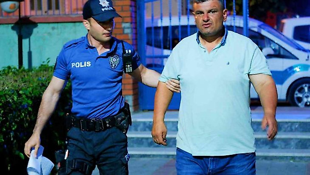 Benzin döküp hem annesini hem de evi yakan şahıs yakalandı