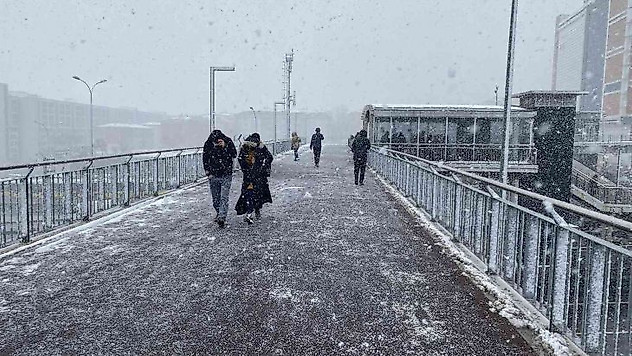 Beylikdüzü ve Arnavutököy'de kar yağışı