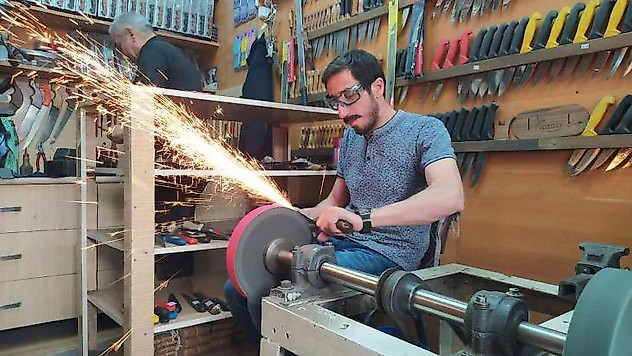 Bıçakçıların yorucu mesai sürüyor