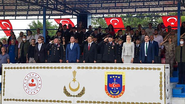 Bilecik'te dün aynı fotoğraf karesinde yer alan 2 paşa emekliye sevk edildi
