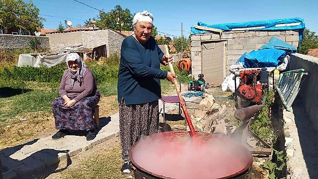 Bin bir zahmetle yapılıyor, kışın afiyetle tüketiliyor