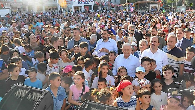 Binali Yıldırım Çocuk Şenliği'ne katıldı