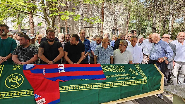 BJK Başkanı Ahmet Nur Çebi, eski Genel Müdürü Özbağ'ın cenazesine katıldı