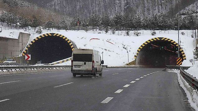 Bolu Dağı'nda hafif kar yağışı etkili oluyor