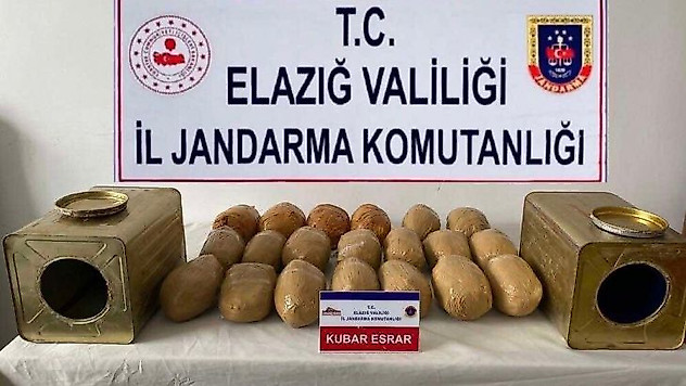 Bu kadarına da pes: Salça kutusu ve zeytin tenekelerinde uyuşturucu saklamışlar
