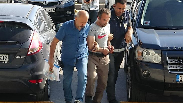 Büfeden bin lira çalan hırsız yakalandı