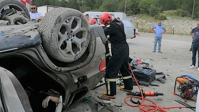Bulgaristanlı aile Kütahya'da trafik kazası yaptı: 1 ölü, 3 yaralı